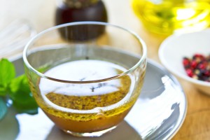 La Sauce Salade Faite Maison Avec L'huile D'olive, Le Vinaigre